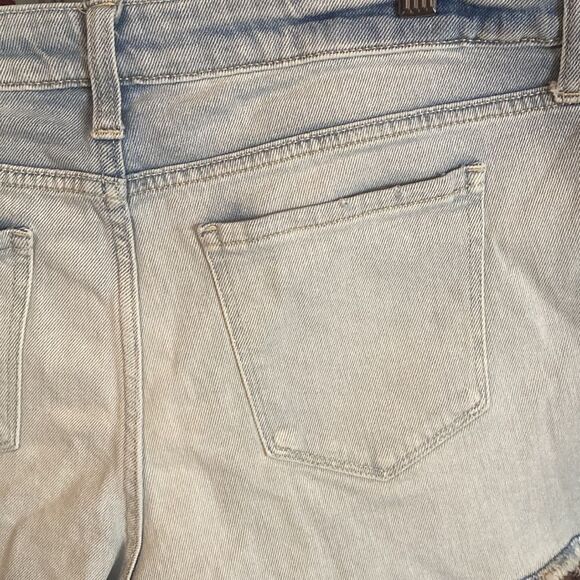 Arizona Jean Company distressed raw edge shortie shorts, size 15, good condition - Picture 7 of 10